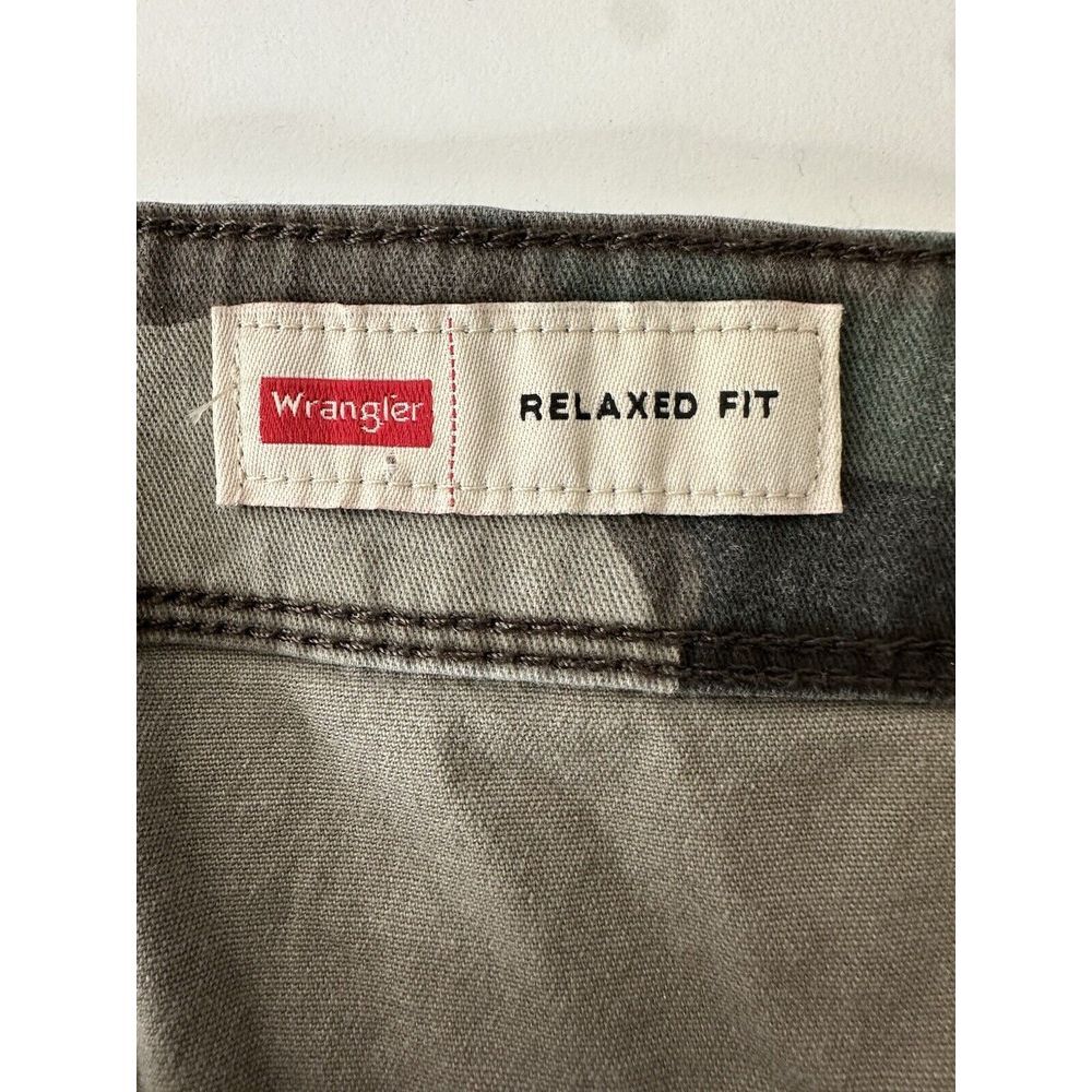 Wrangler Shorts Men's Size‎ 44 Camouflage Stretch Relaxed Fit Cargo Pockets - Picture 3 of 8